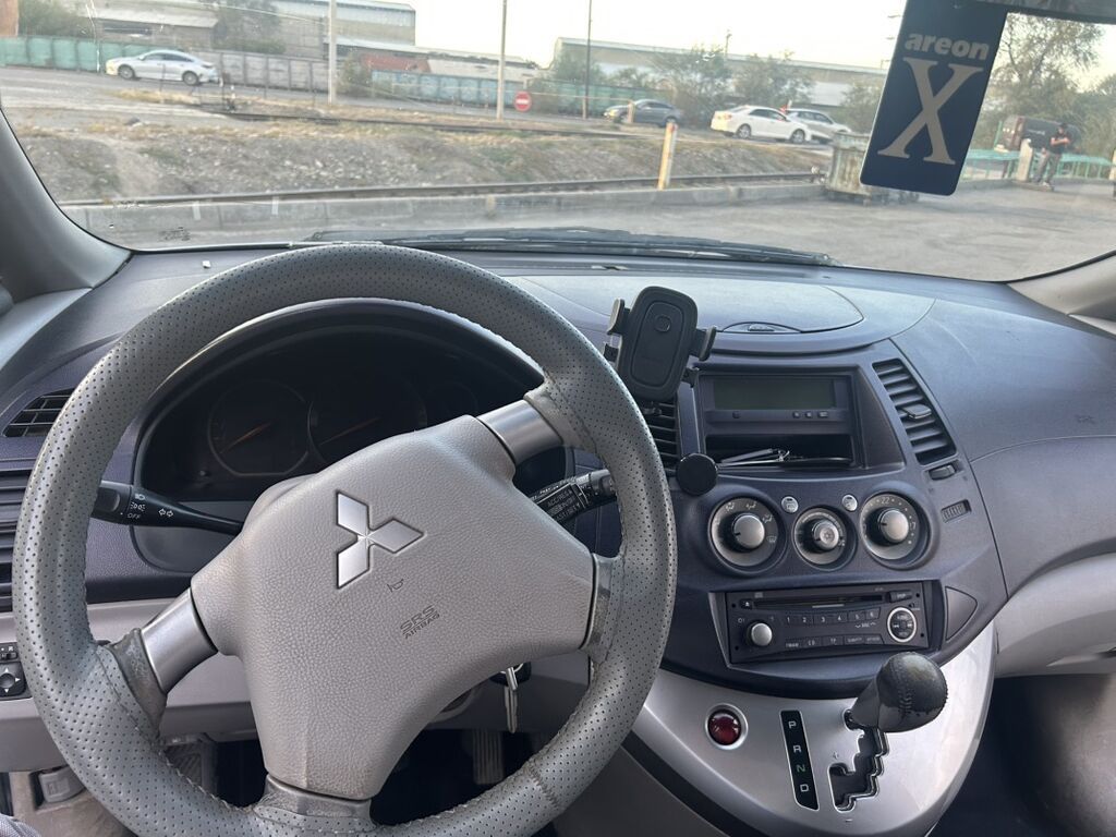 Mitsubishi Grandis: 2004 г., 2.4 л, Автомат, Бензин, Минивэн: фото 3