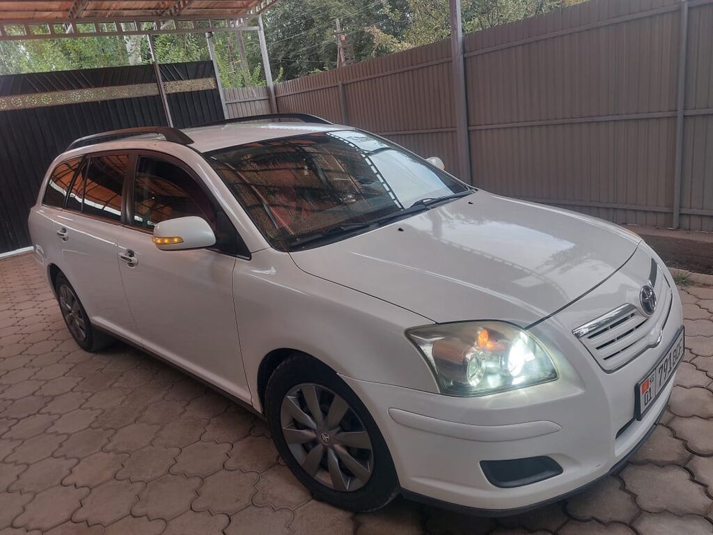 Toyota Avensis: 2008 г., Механика, Дизель, Универсал: фото 2