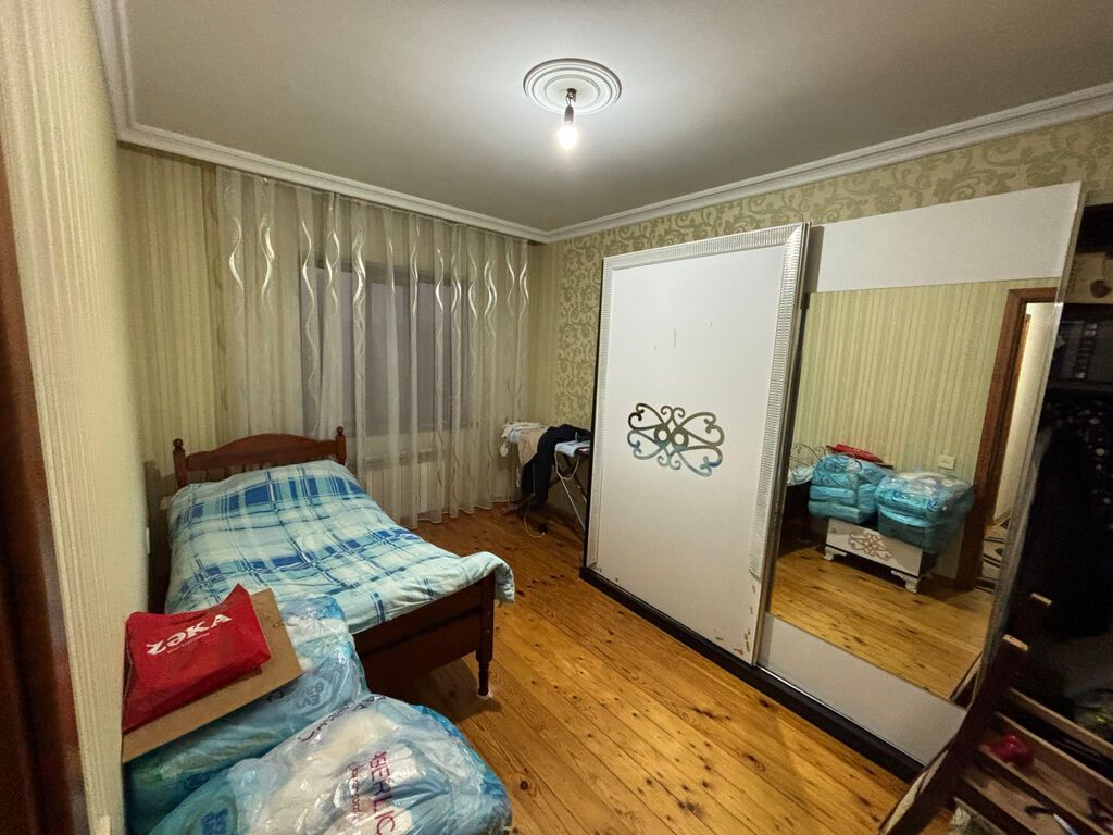 Bakı, Bakıxanov qəs., 4 otaqlı, Köhnə tikili, 80 kv. m