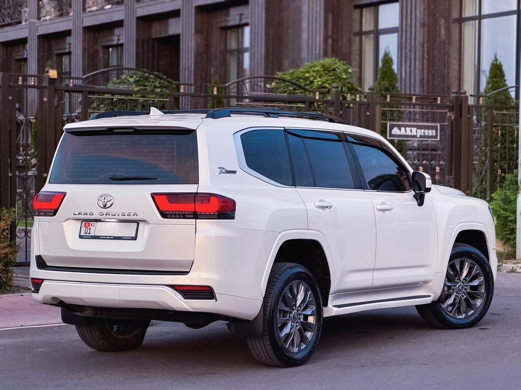 Toyota Land Cruiser: 2023 г., 3.5 л, Автомат, Бензин, Внедорожник: фото 3