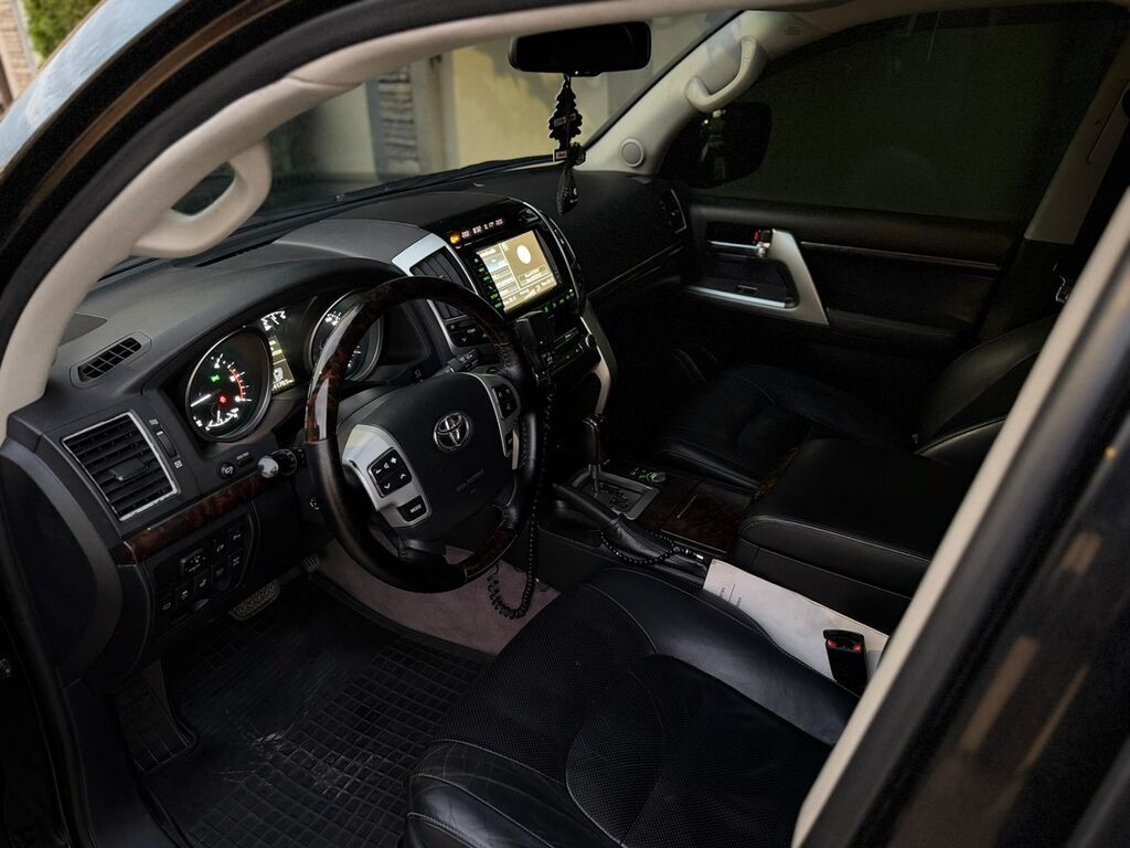 Toyota Land Cruiser: 2013 г., 4.5 л, Автомат, Дизель, Внедорожник — фото 6