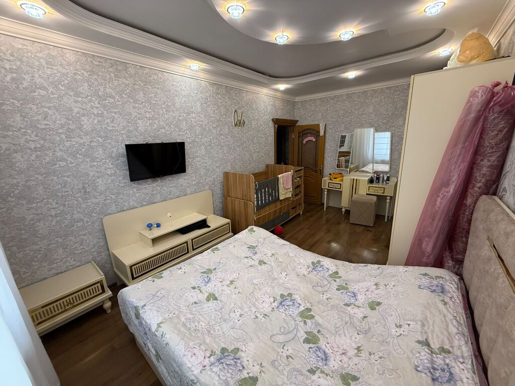 Gənçlikdə 3 otaq 4 merrtəbəli binanin 3 çü mərtəbəsində veşləri ilə