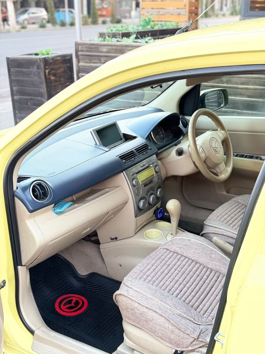 Mazda Demio: 2003 г., 1.3 л, Автомат, Бензин, Хэтчбэк: фото 8