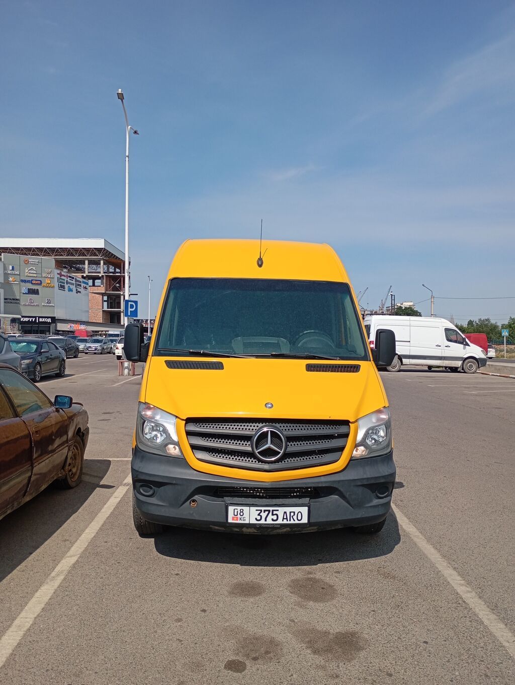 Mercedes-Benz Sprinter (длинная база, высокий крыша) — желтый фургон: фото 6