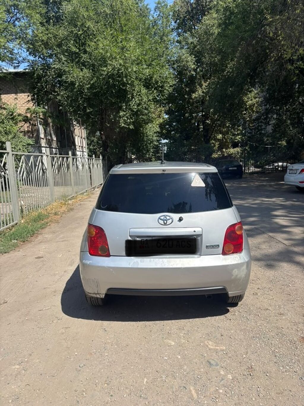 Toyota Ist: 2002 г., 1.3 л, Автомат, Бензин, Хэтчбэк: фото 6