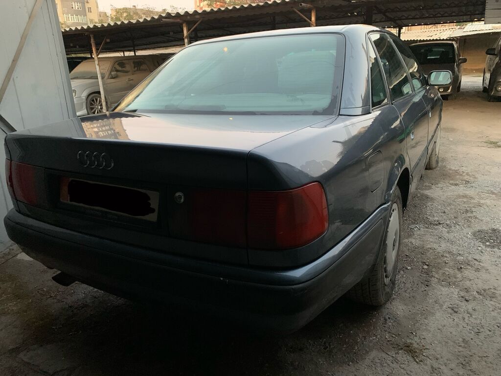 Audi 100: 1992 г., 2 л, Механика, Бензин, Седан: фото 3