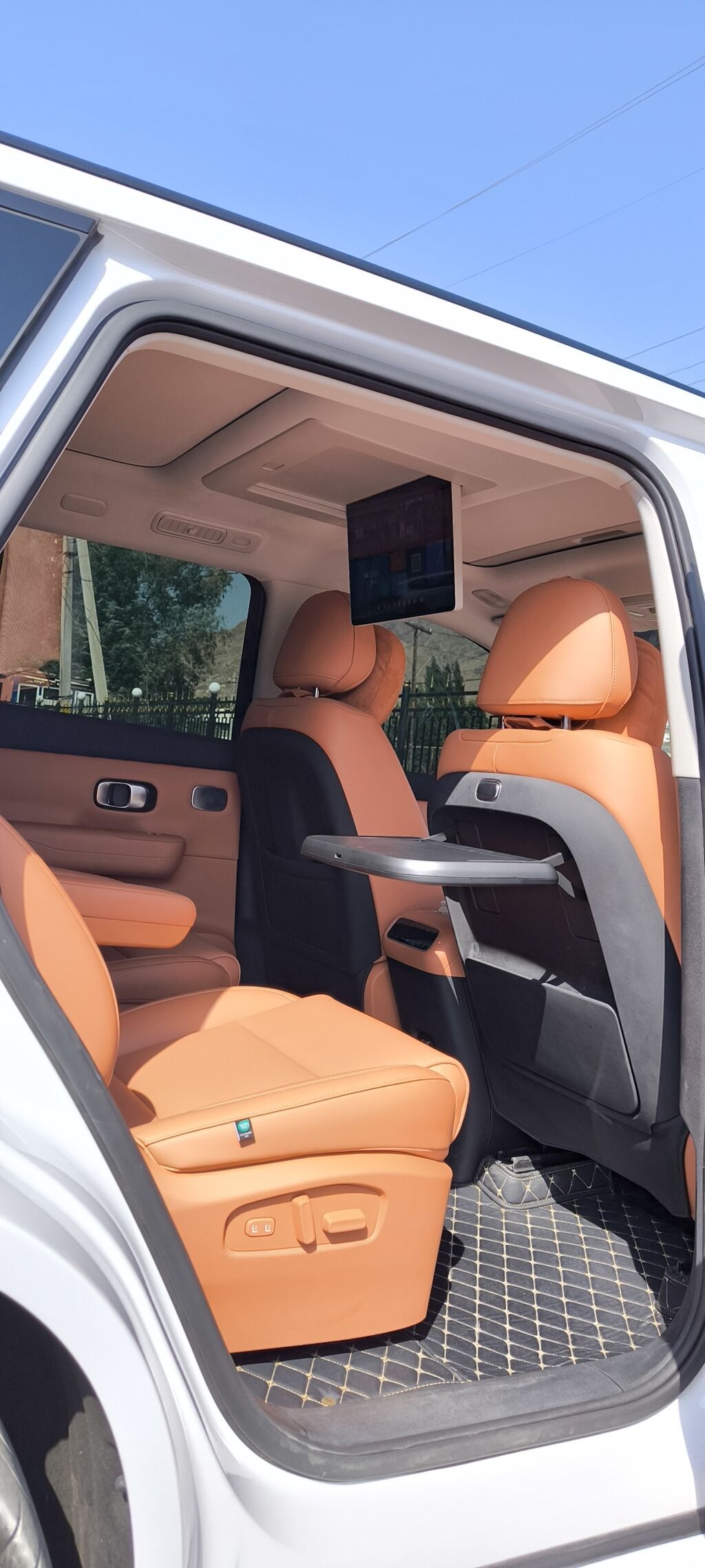 LEAPMOTOR C16 — 3 в 1 plug in hybrid, общий запас хода 0 км (на: фото 6