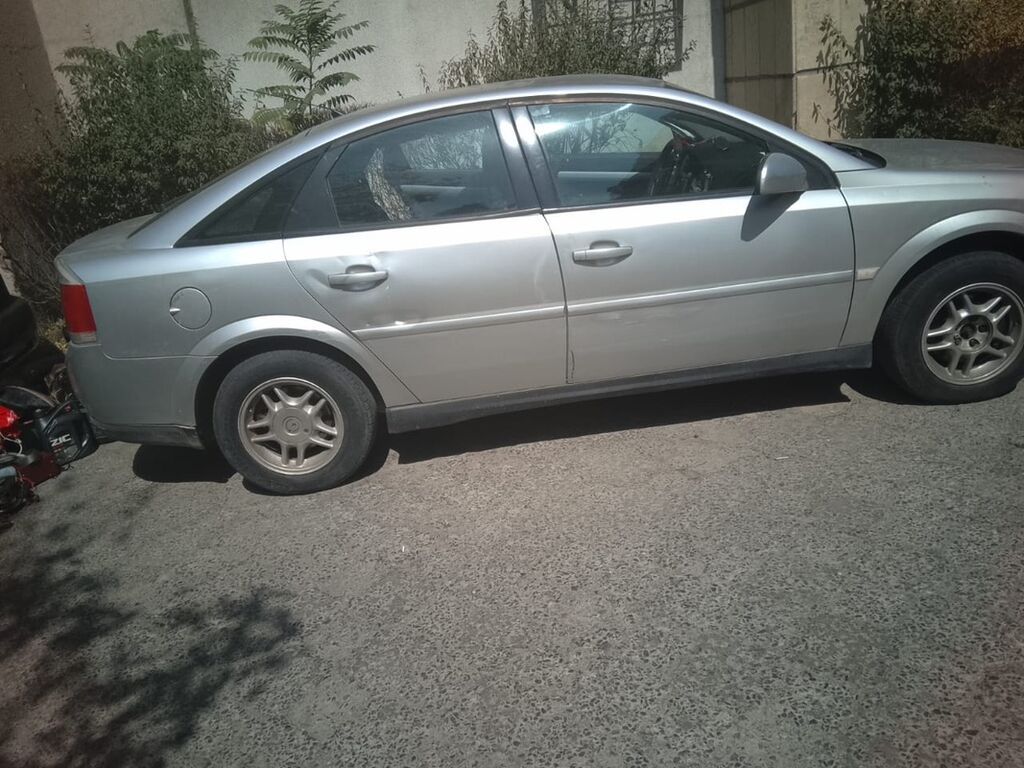 Opel Vectra: 2004 г., Седан: фото 4