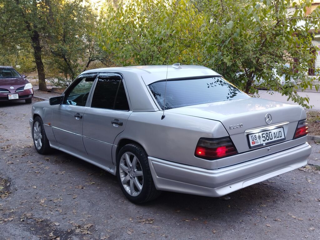 Mercedes-Benz W124: 1994 г., 2.2 л, Механика, Бензин, Седан: фото 4