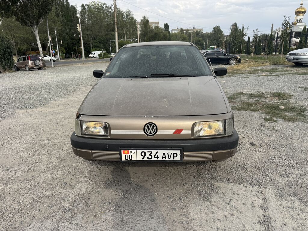 Volkswagen Passat: 1990 г., 1.8 л, Механика, Бензин, Седан: фото 2