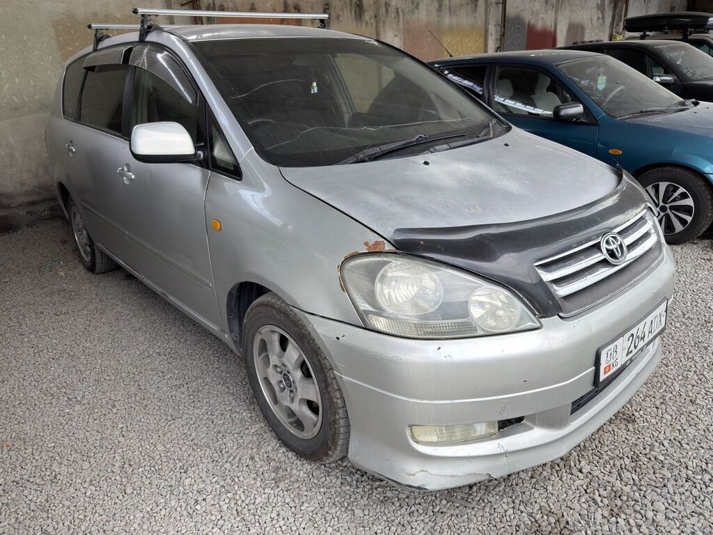 Toyota Ipsum: 2001 г., 2.4 л, Автомат, Газ, Минивэн: фото 2