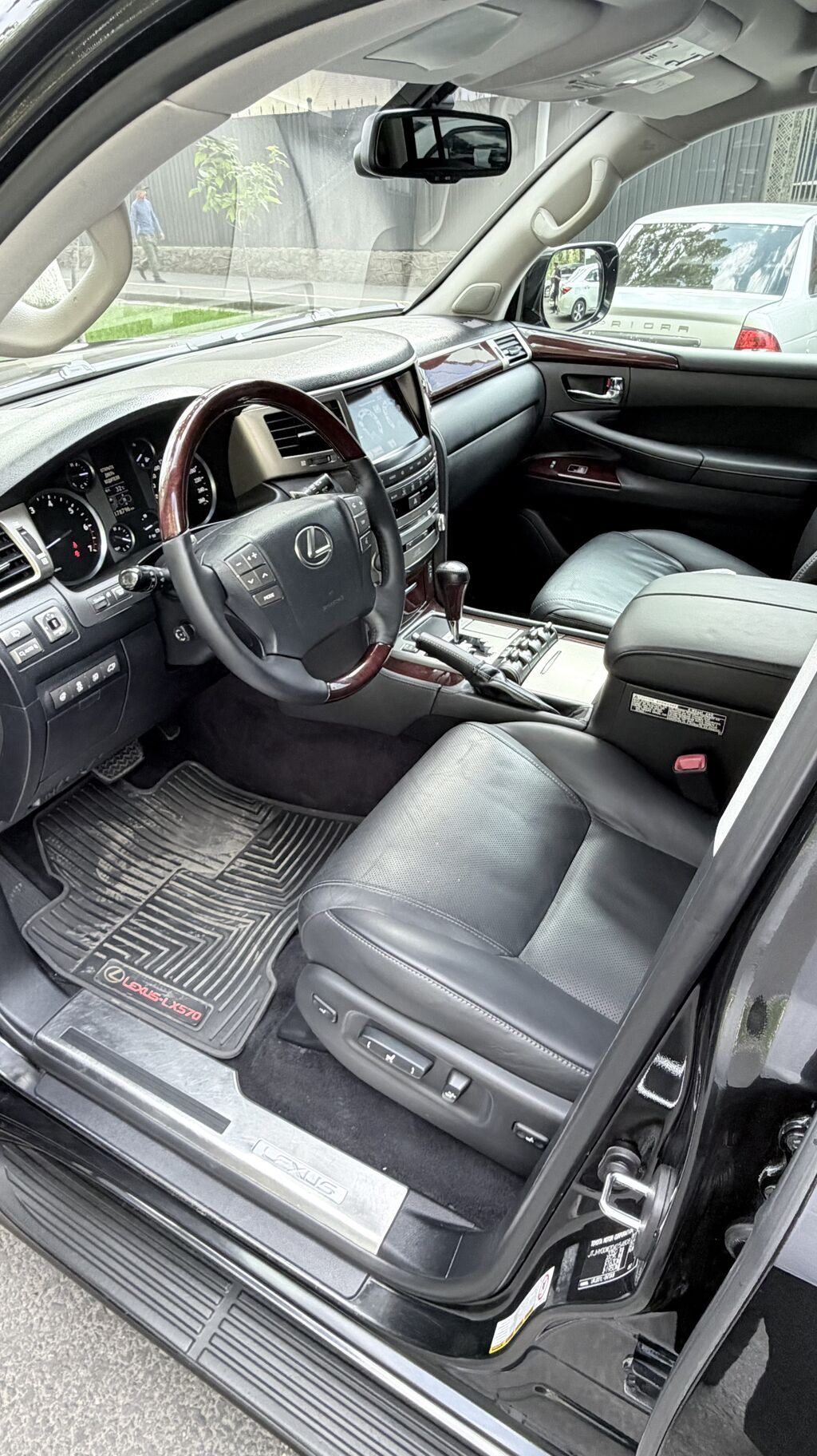 Lexus LX: 2014 г., 5.7 л, Автомат, Бензин, Внедорожник: фото 6