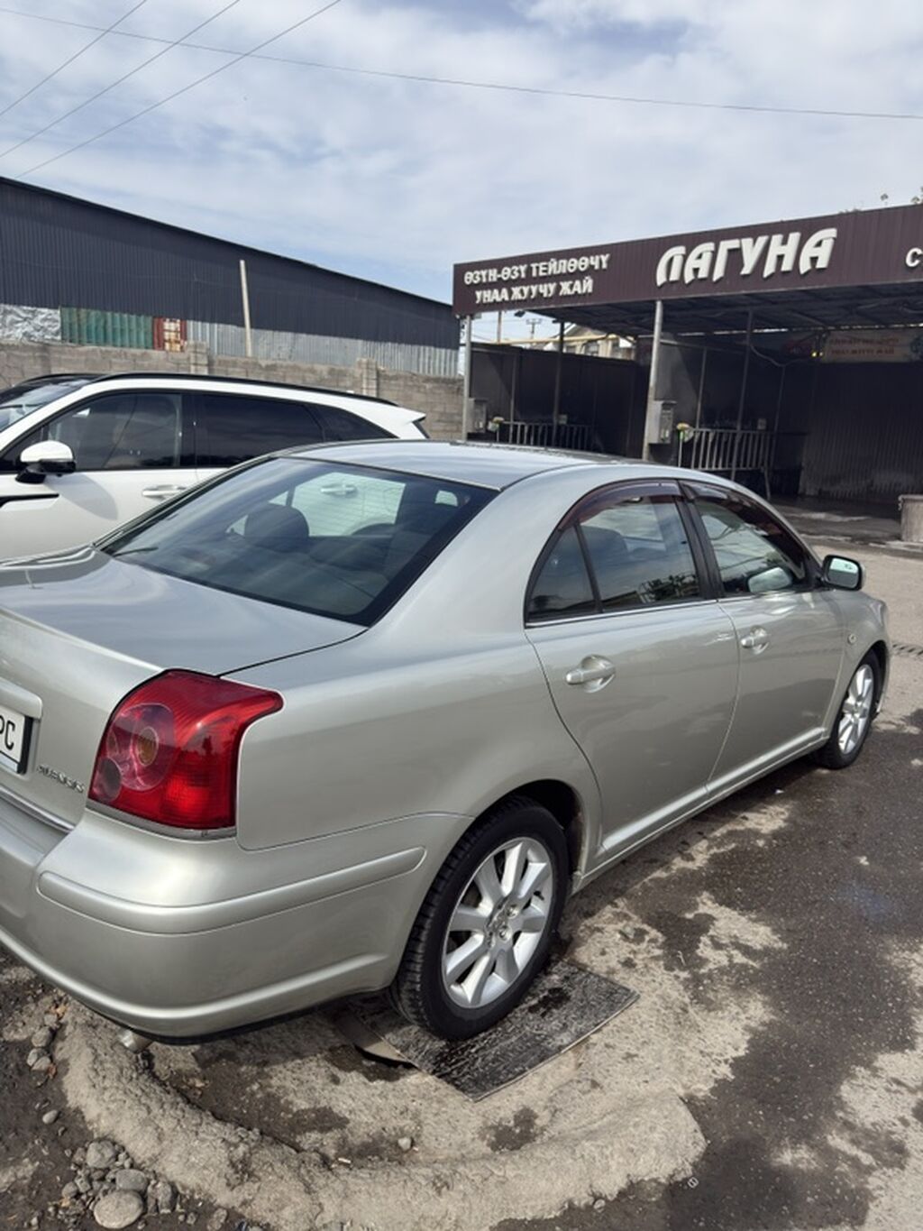 Toyota Avensis: 2004 г., 1.8 л, Автомат, Бензин, Седан: фото 3