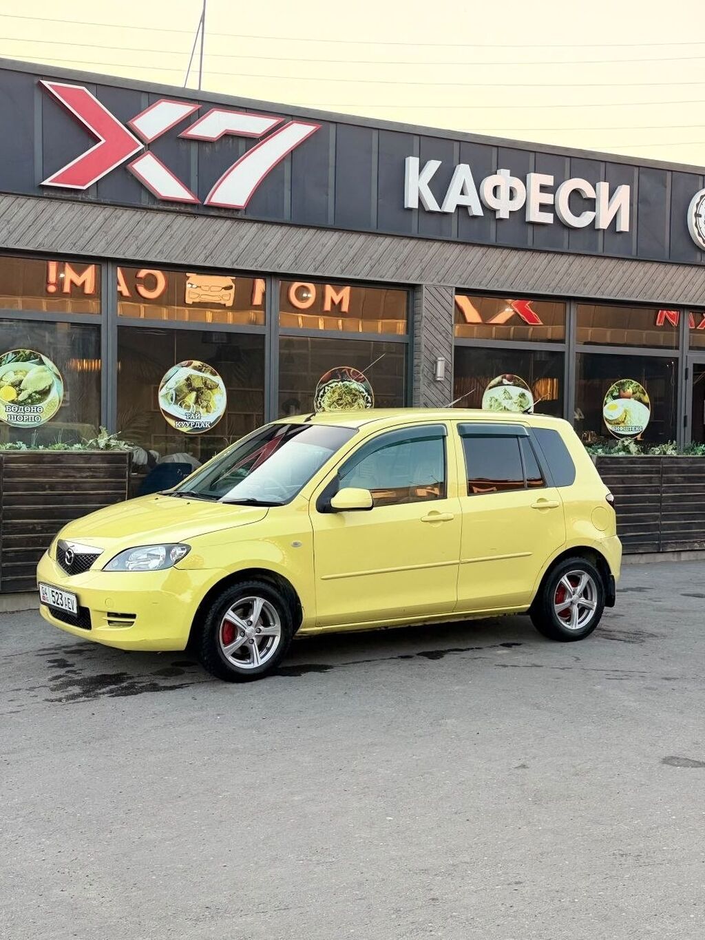 Mazda Demio: 2003 г., 1.3 л, Автомат, Бензин, Хэтчбэк: фото 3