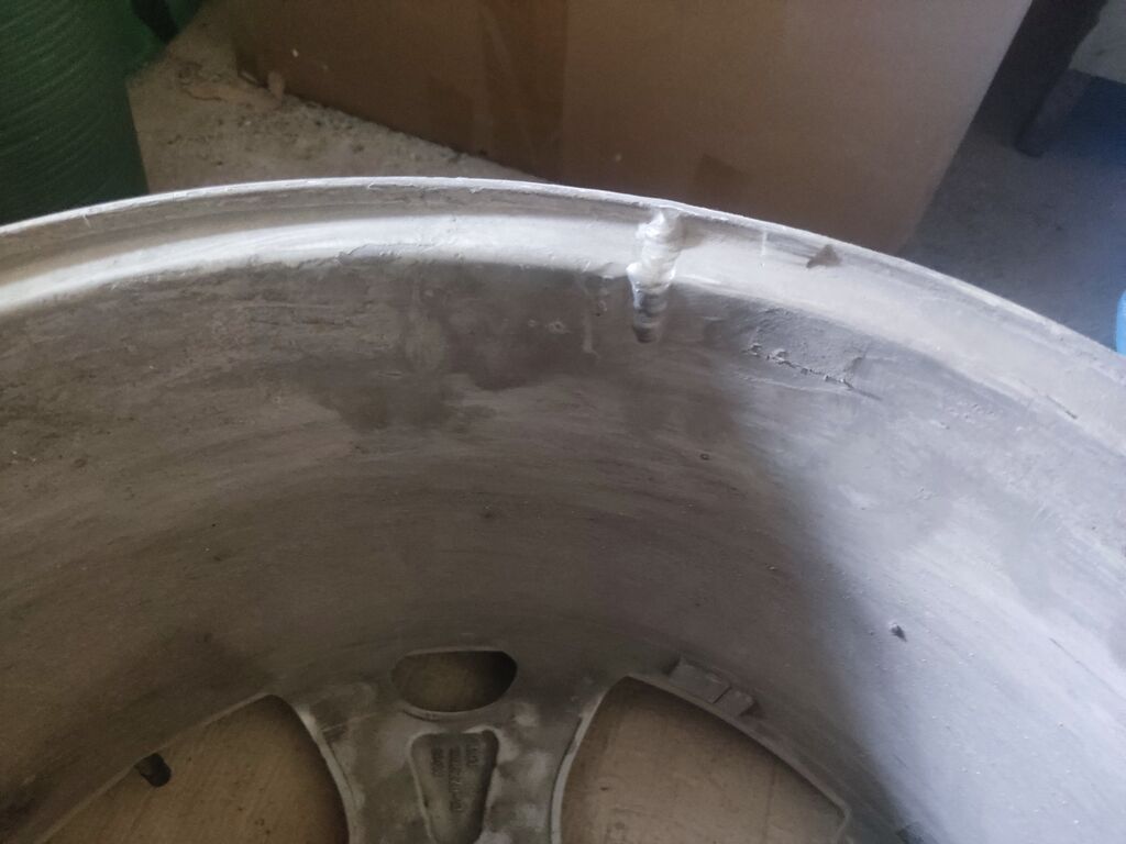 Диски на БМВ е53 R19 разноширокие BMW есть 1 сварка на фото видно: фото 2