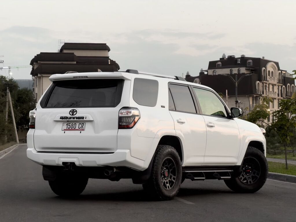 Toyota 4Runner: 2022 г., 4 л, Автомат, Бензин, Внедорожник: фото 5