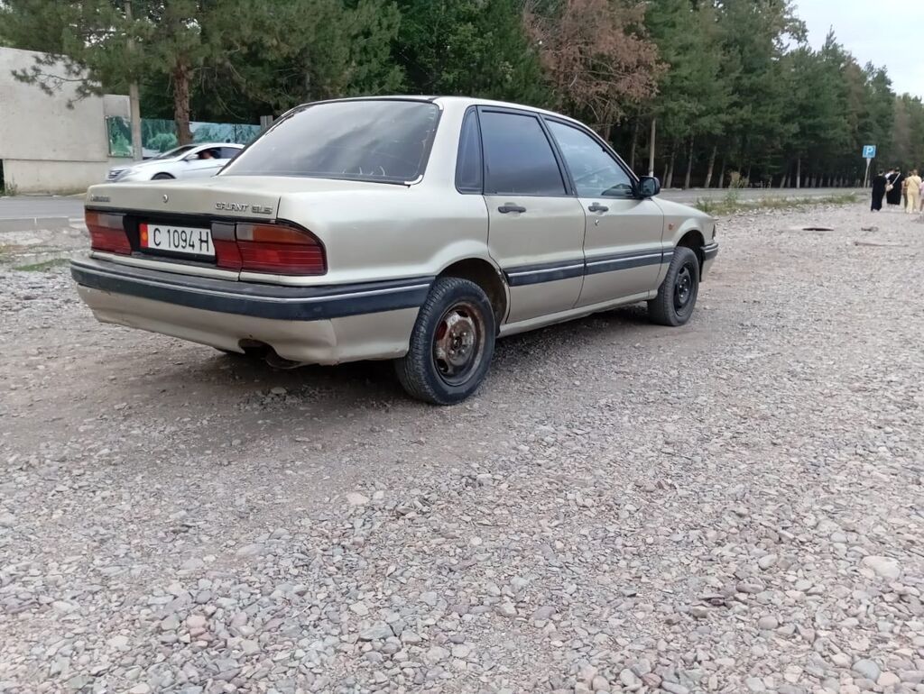 Mitsubishi Galant: 1988 г., 1.8 л, Механика, Бензин, Седан: фото 3