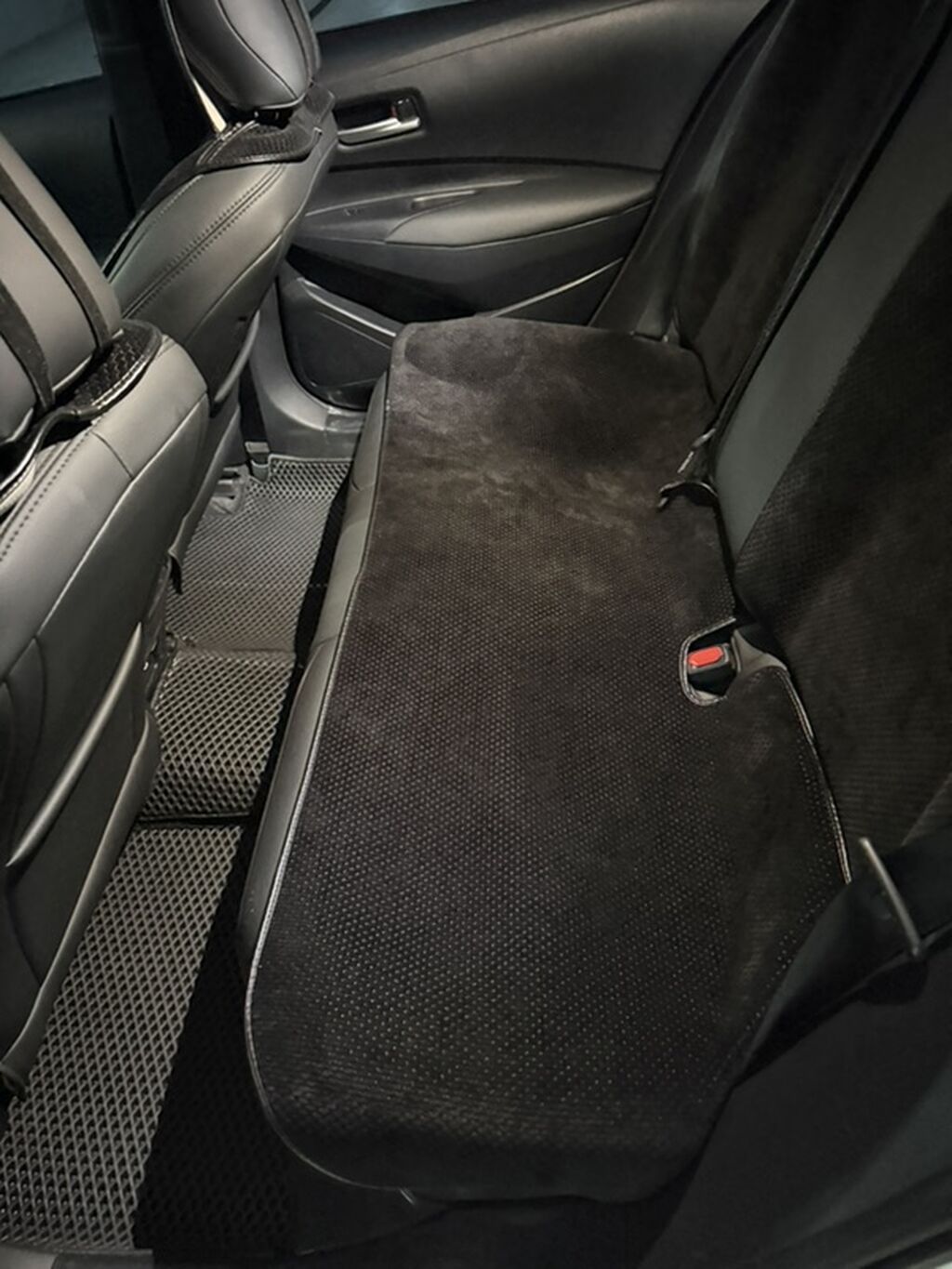 Toyota Corolla: 2024 г., 1.8 л, Вариатор, Гибрид, Седан: фото 8