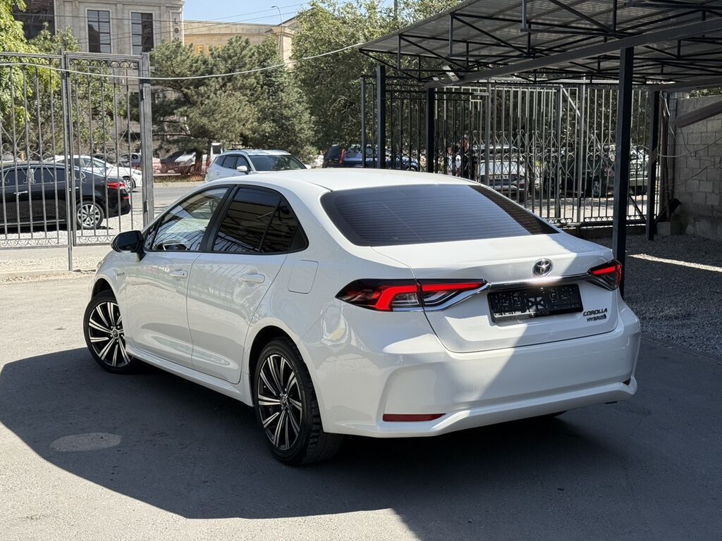 Toyota Corolla: 2020 г., 1.8 л, Вариатор, Гибрид, Седан: фото 5