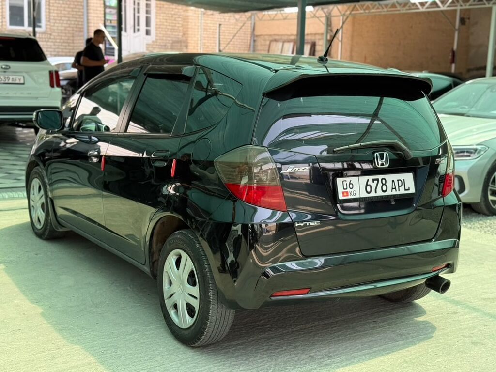 Honda Jazz: 2009 г., 1.3 л, Механика, Бензин, Хэтчбэк: фото 4