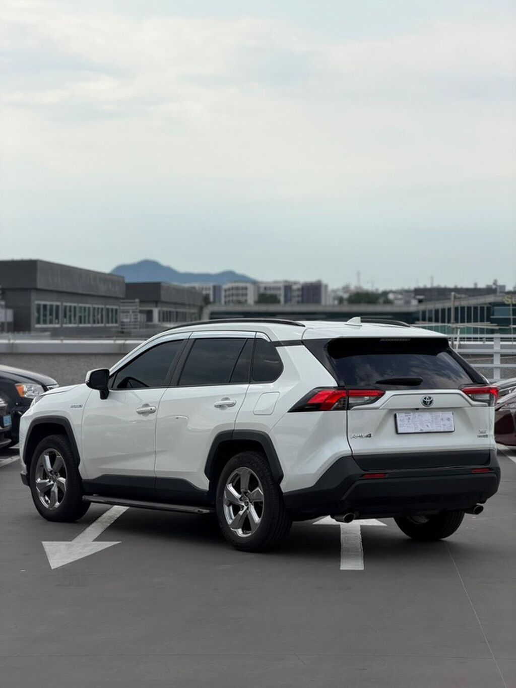 Toyota RAV4: 2020 г., 2.5 л, Автомат, Гибрид, Кроссовер: фото 3