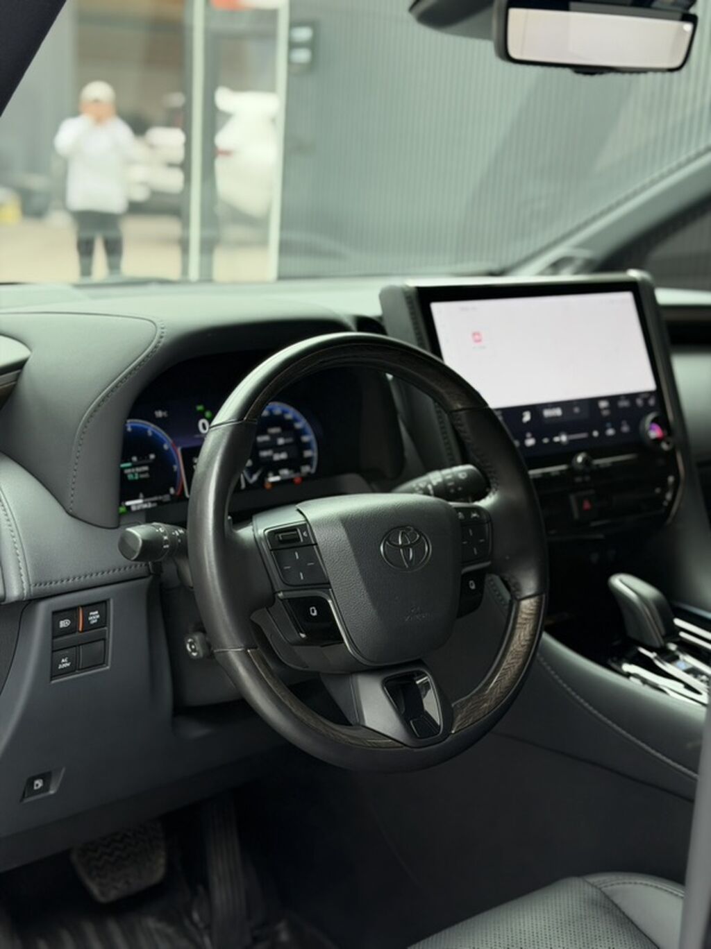 Toyota Alphard: 2025 г., 2.5 л, Гибрид, Минивэн: фото 3