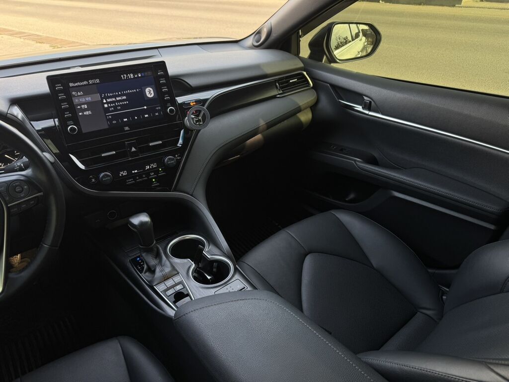 Toyota Camry: 2022 г., 2.5 л, Автомат, Гибрид, Седан: фото 7