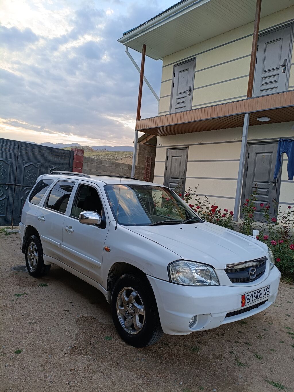 Mazda Tribute: 2002 г., 2 л, Автомат, Бензин, Внедорожник: фото 3