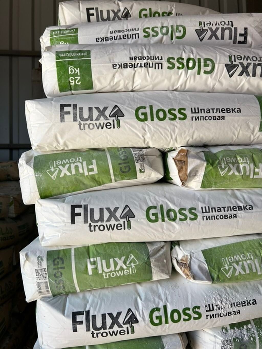 Гипсовая шпатлевка Flux Gloss в мешках по 25 кг. Подходит для