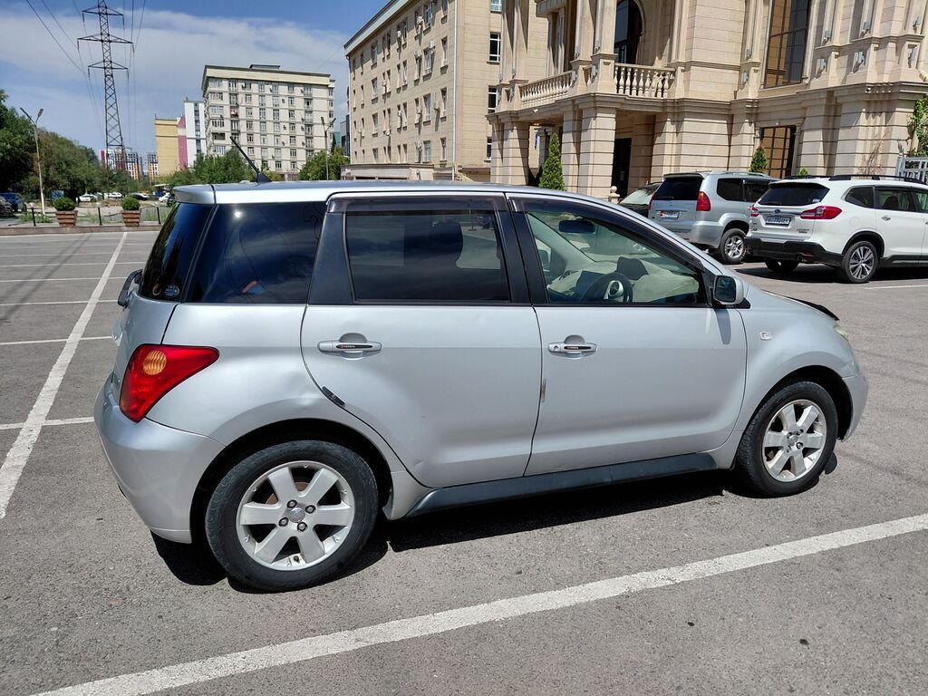 Toyota Ist: 2003 г., 1.5 л, Автомат, Бензин, Хэтчбэк: фото 3