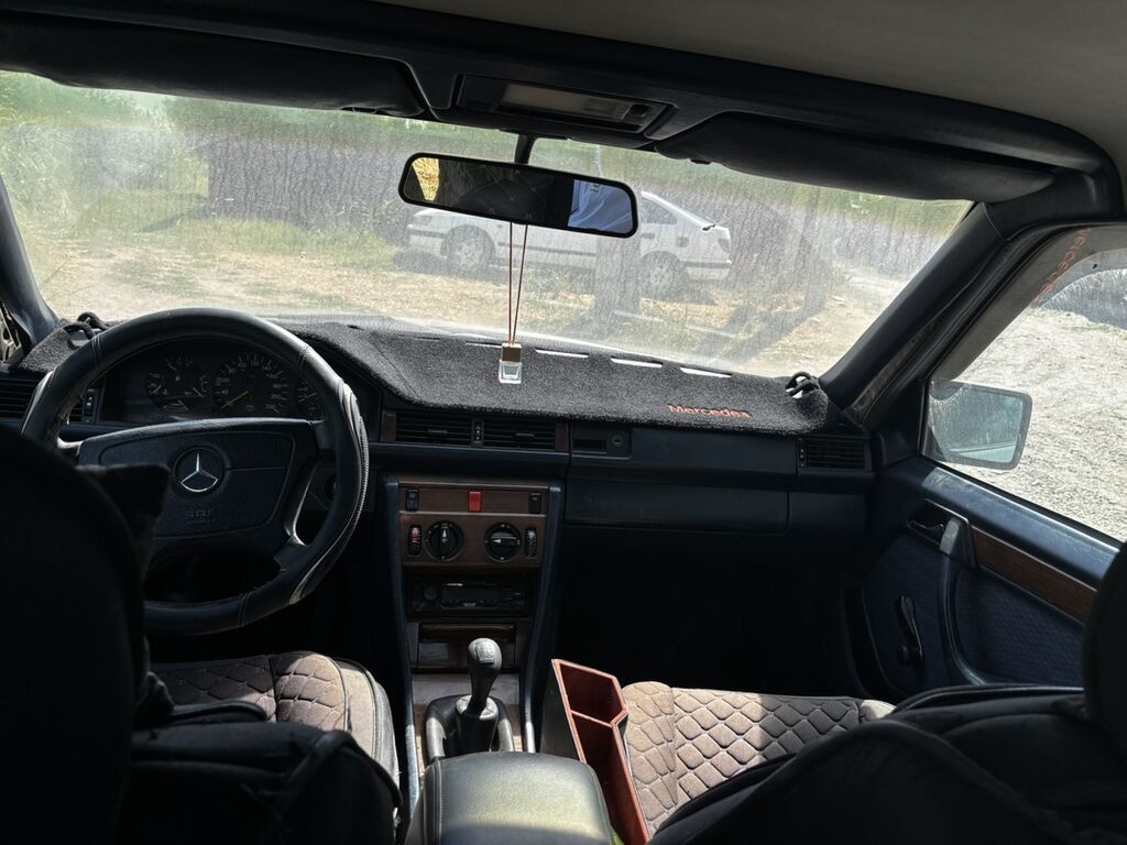 Mercedes-Benz W124: 1988 г., 2.3 л, Механика, Бензин, Седан: фото 5