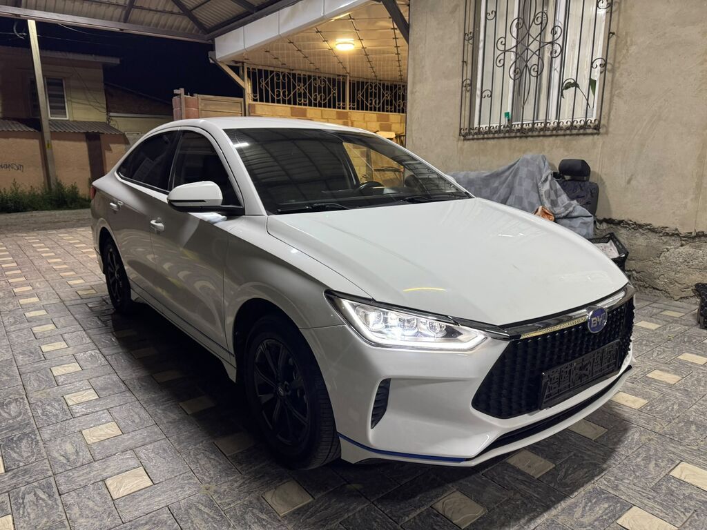 BYD E3: 2020 г., Автомат, Электромобиль, Седан: фото 2