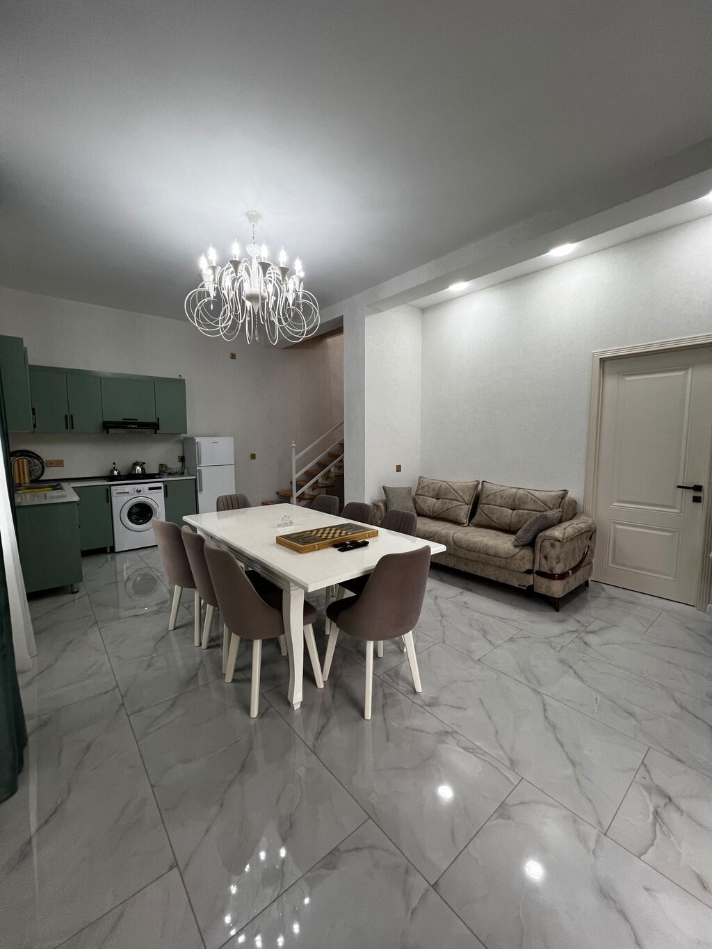 3 otaqlı, 127 kv. m, Yeni təmirli