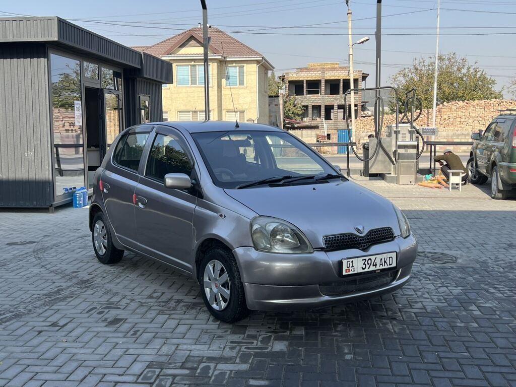 Toyota Vitz: 2002 г., 1.3 л, Автомат, Бензин, Хэтчбэк: фото 2