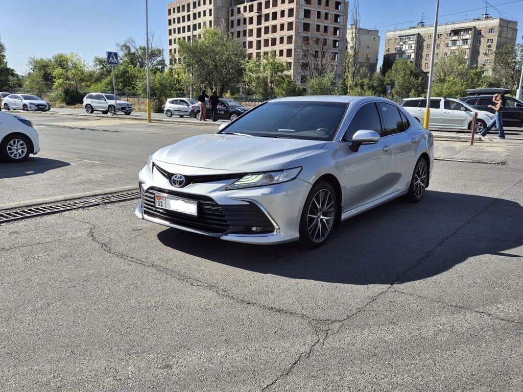 Toyota Camry: 2021 г., 2.5 л, Автомат, Бензин, Седан: фото 2