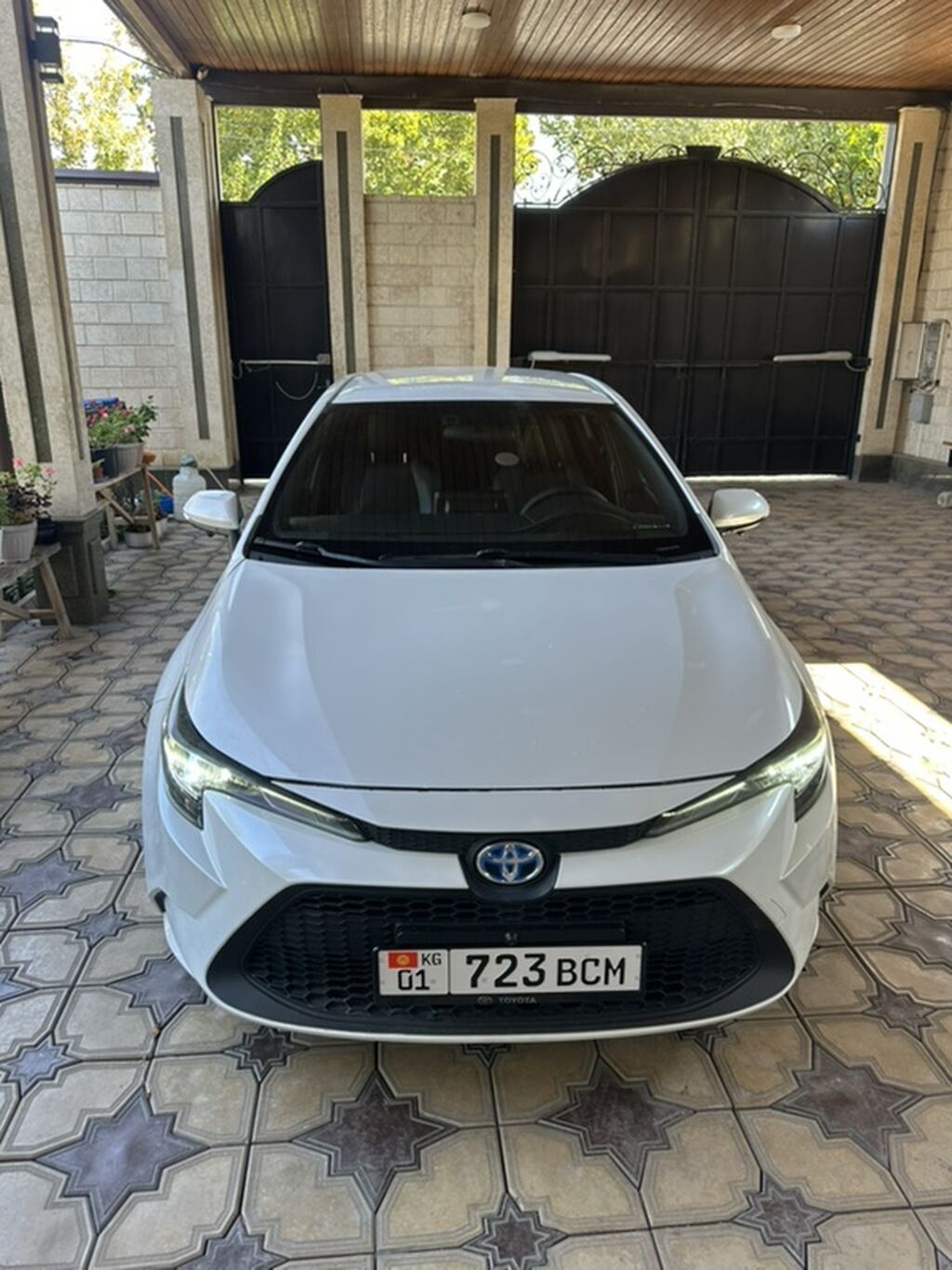 Toyota Corolla: 2021 г., 1.8 л, Автомат, Гибрид, Седан: фото 1