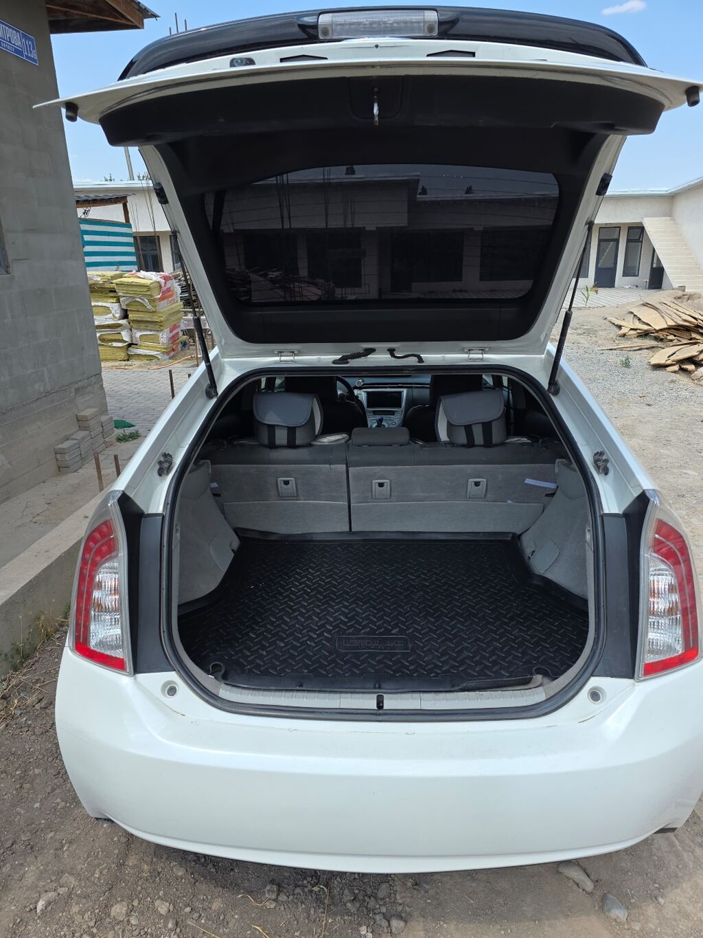Toyota Prius: 2013 г., 1.8 л, Вариатор, Гибрид, Хэтчбэк: фото 4