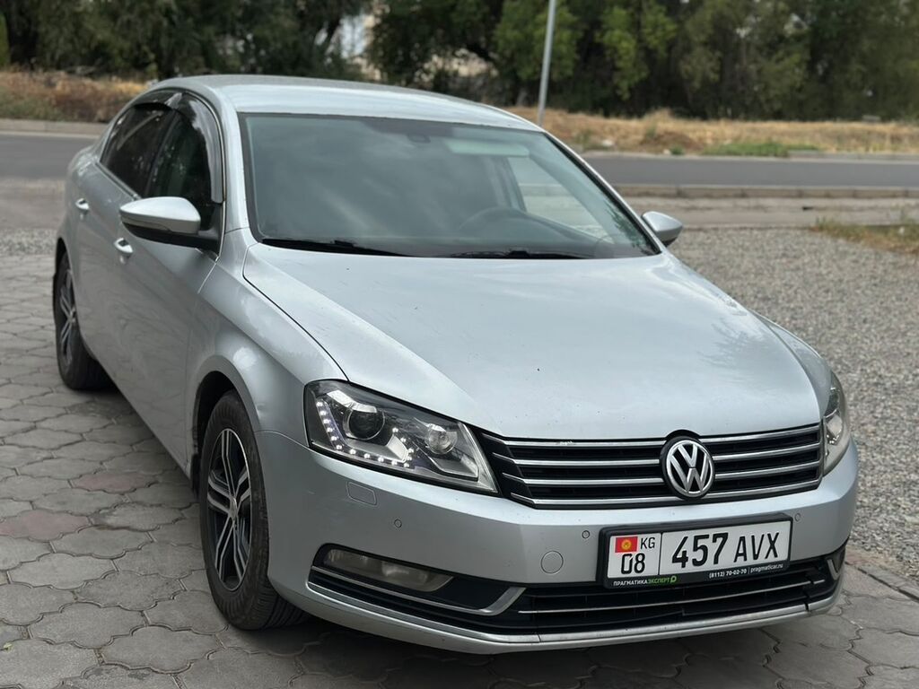 Volkswagen Passat: 2012 г., 1.8 л, Автомат, Бензин, Седан: фото 2