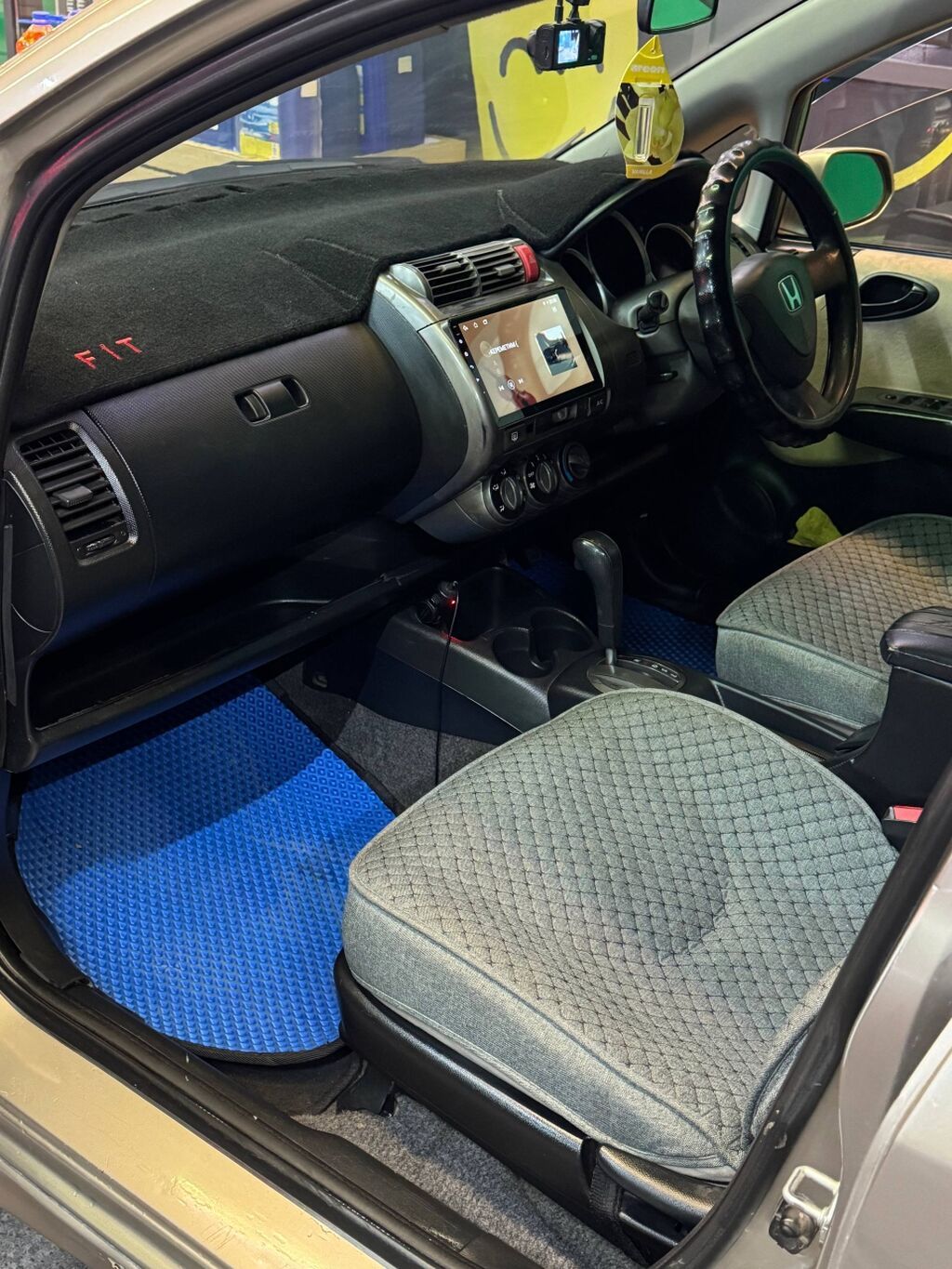 Honda Fit: 2004 г., 1.3 л, Автомат, Бензин, Хэтчбэк: фото 3