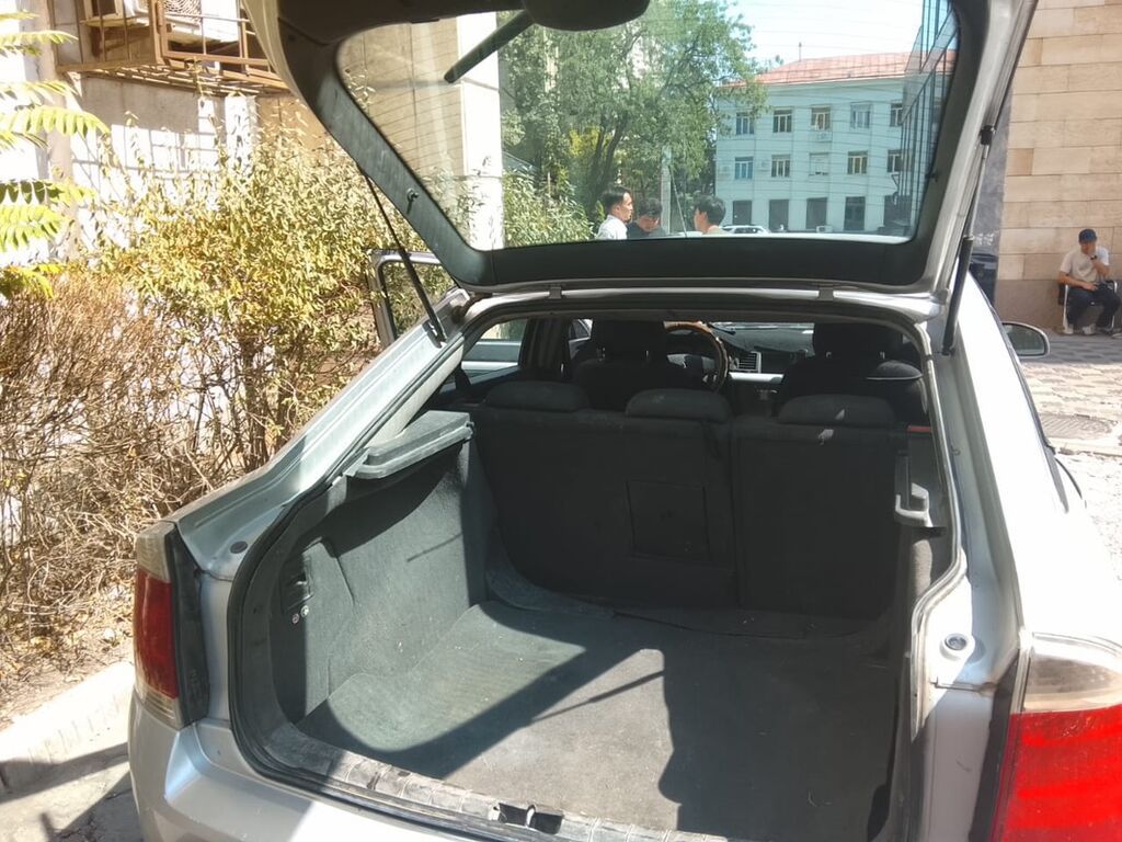Opel Vectra: 2004 г., Седан: фото 6