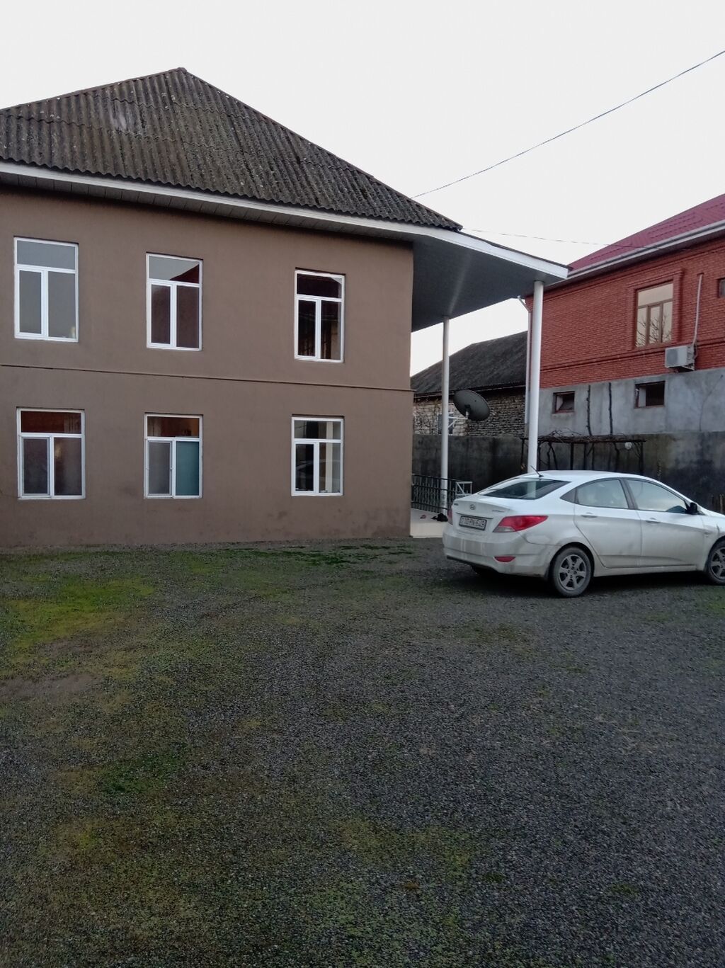 4 otaqlı, 200 kv. m, Yeni təmirli