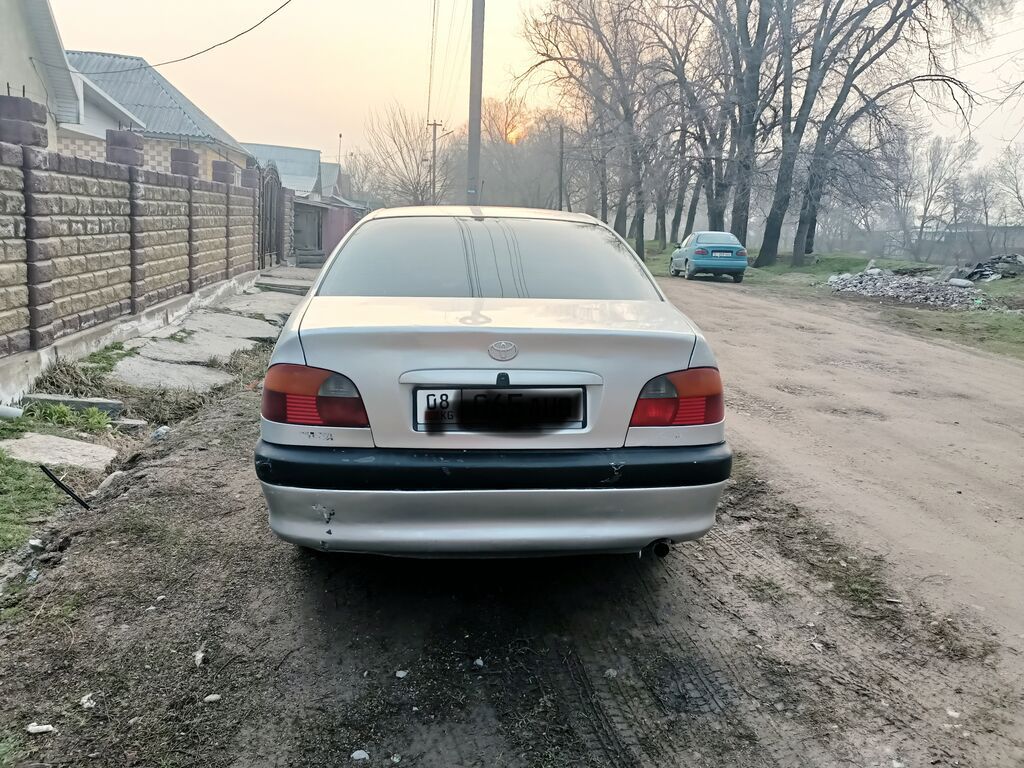 Toyota Avensis: 2001 г., 1.8 л, Автомат, Бензин, Седан: фото 2