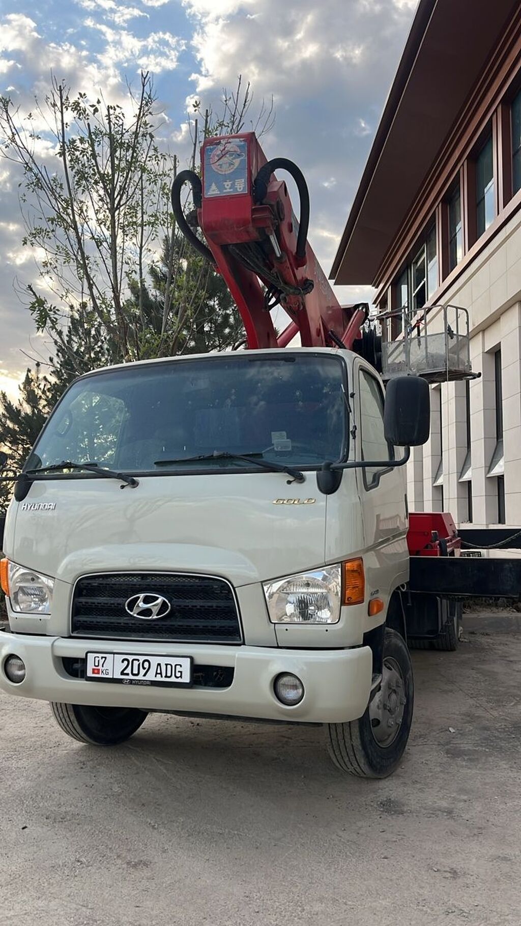 Продаю автовышку Hyundai, 2011 г., 28 м: фото 2