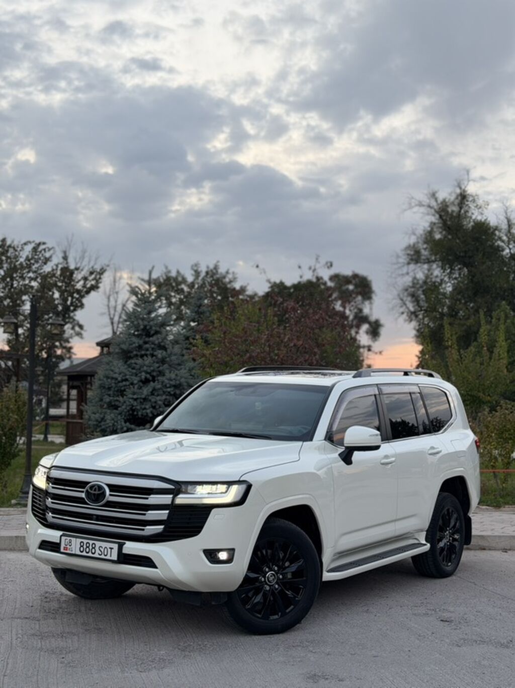Toyota Land Cruiser: 2022 г., 3.5 л, Автомат, Бензин, Внедорожник: фото 3