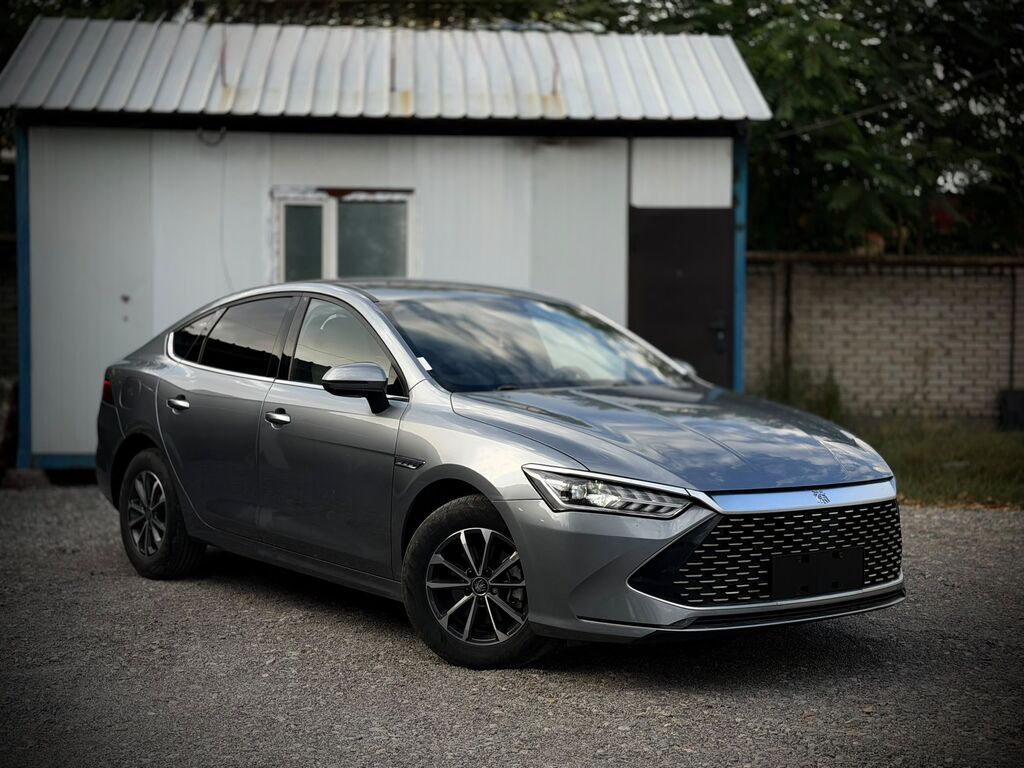 BYD Qin: 2023 г., 1.5 л, Автомат, Гибрид, Седан: фото 3
