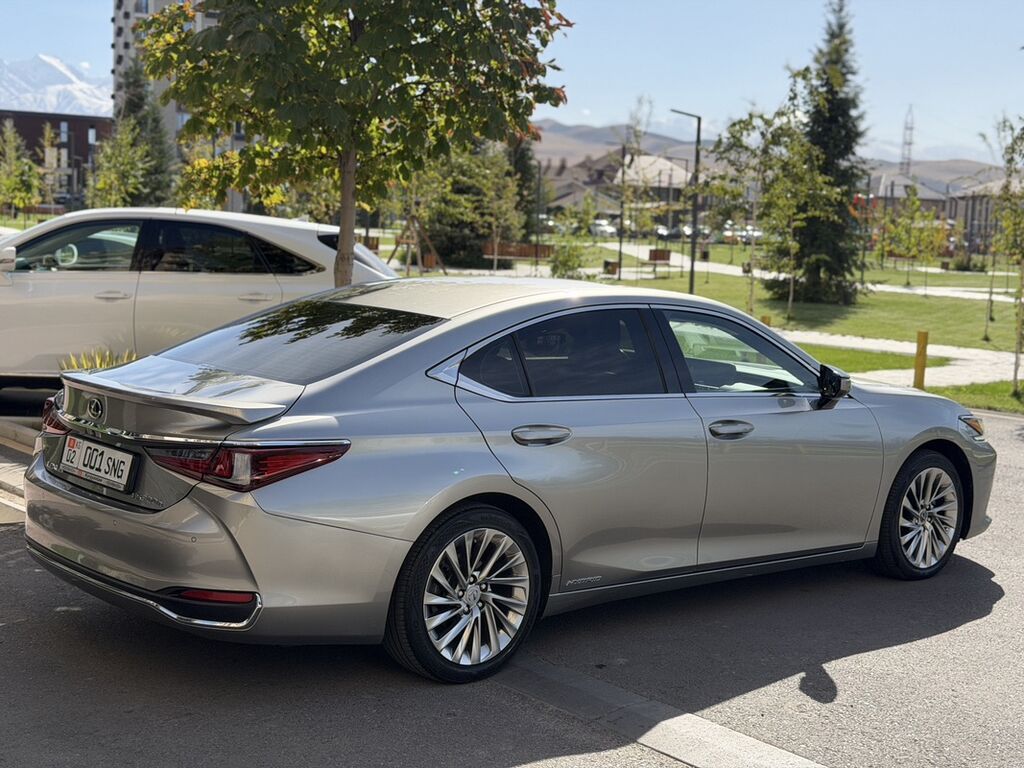 Lexus ES: 2019 г., 2.5 л, Автомат, Гибрид, Седан: фото 4