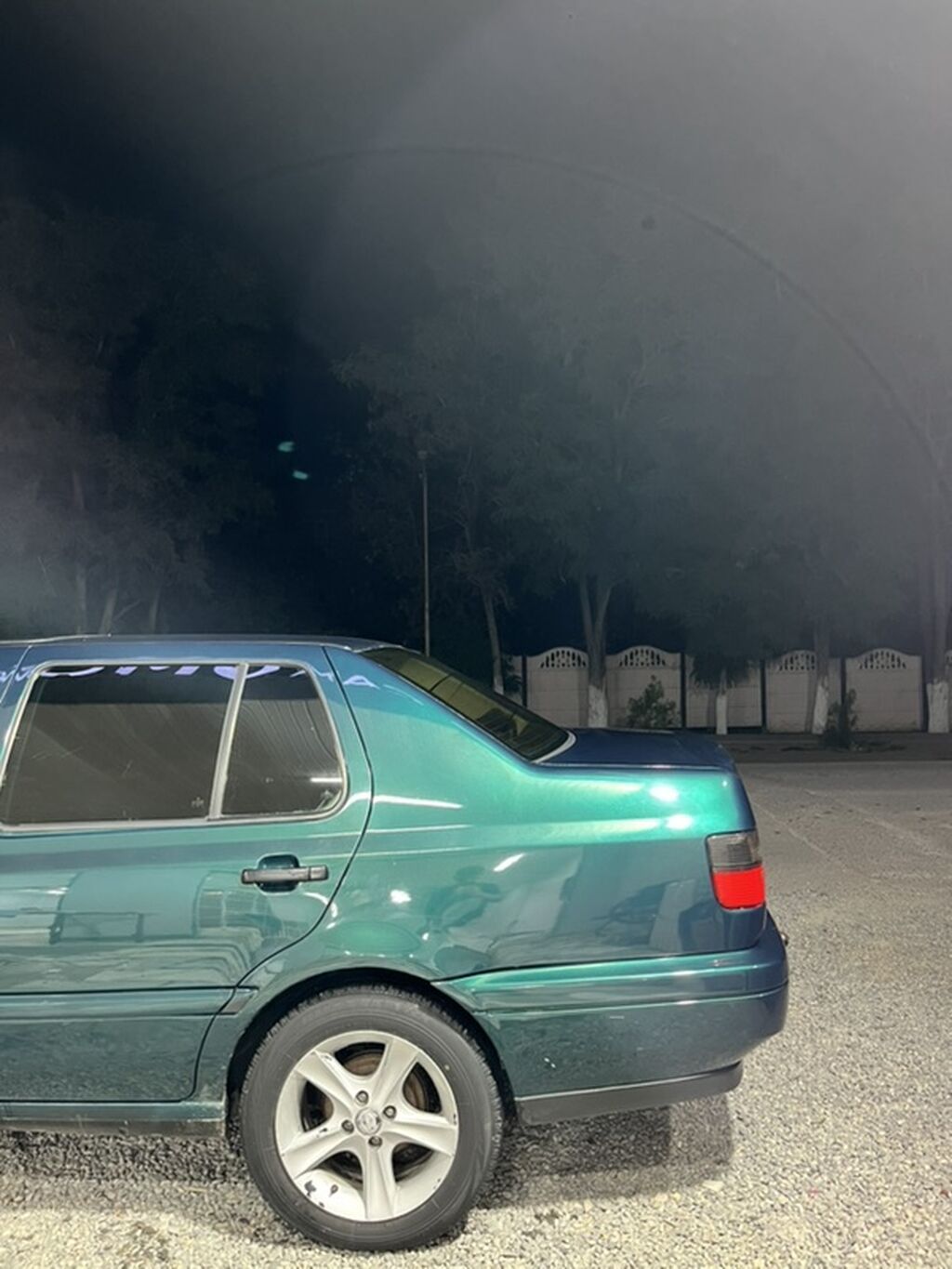 Volkswagen Vento: 1995 г., 1.8 л, Механика, Бензин, Седан — фото 2