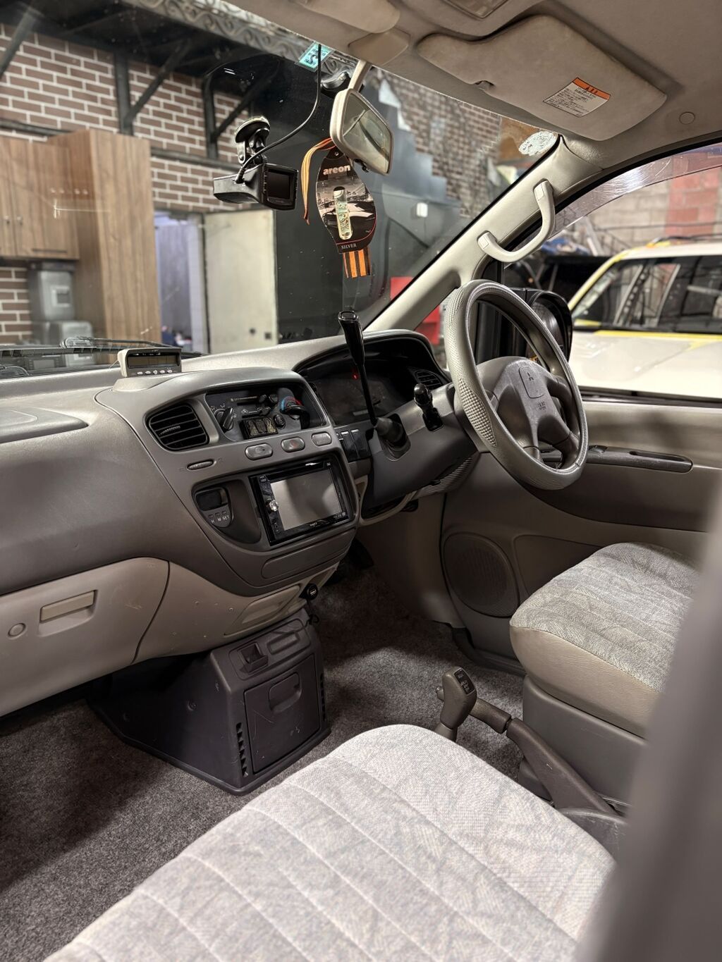 Mitsubishi Delica: 2004 г., 3 л, Автомат, Бензин, Минивэн: фото 5
