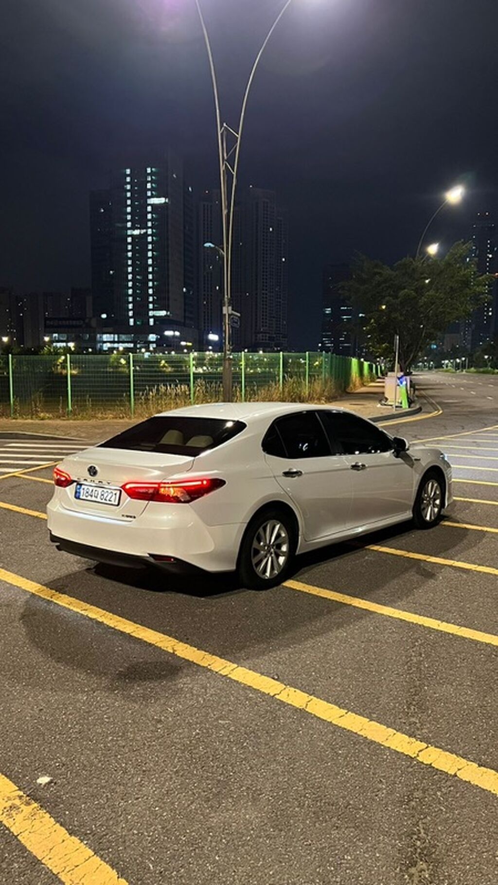 Toyota Camry: 2022 г., 2.5 л, Автомат, Гибрид, Седан: фото 5