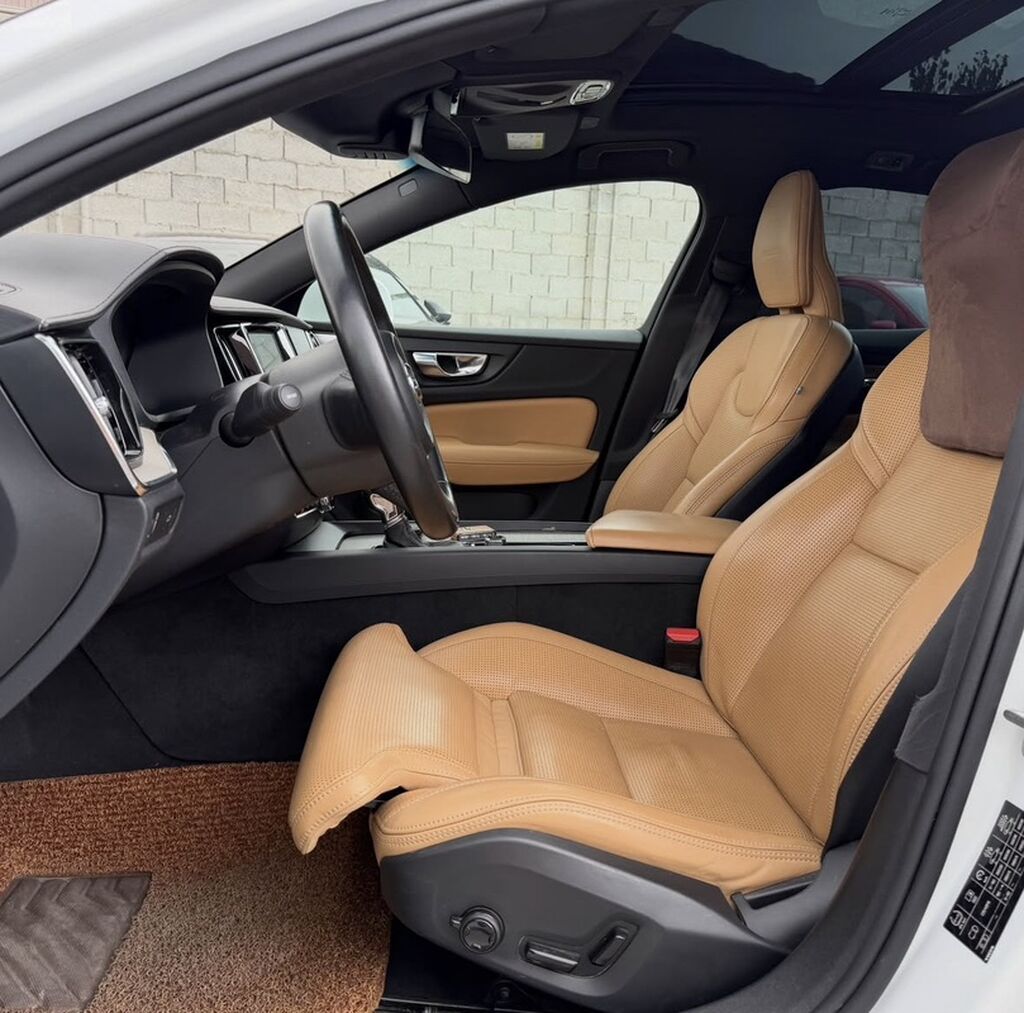 Volvo : 2019 г., 2 л, Автомат, Бензин, Седан: фото 4
